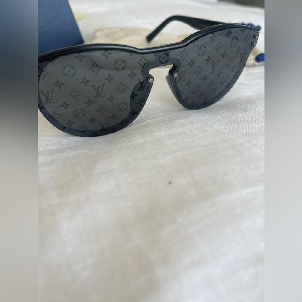 Louis Vuitton Waimea Round Sunglasses - Picture 8 of 11